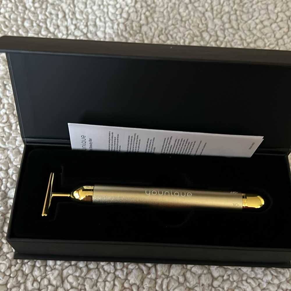 Younique Facial Beauty Bar. New in box. - Picture 1 of 3